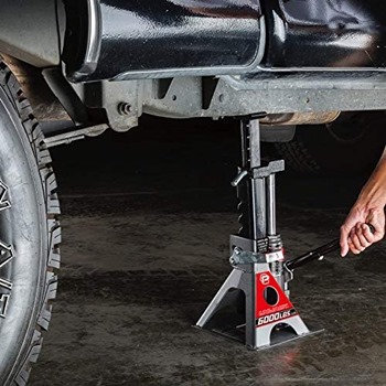 Types of Floor Jacks for Lifted Trucks